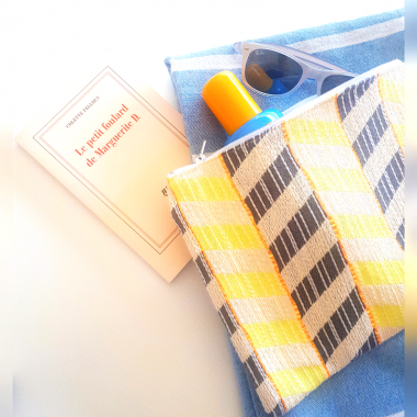 Pochette jaune zippée en tissu haute couture 100% upcycling